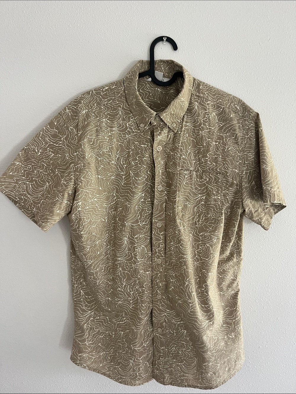 Eddie Bauer Men's Tan Patterned Short-Sleeve Button-Up Shirt 100% cotton